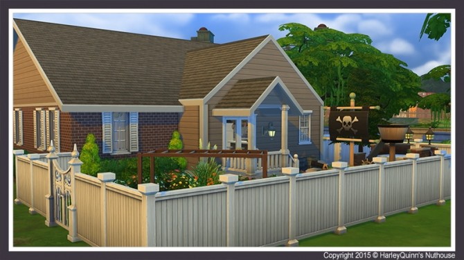 Sims 4 Petite Brique house at Harley Quinn’s Nuthouse