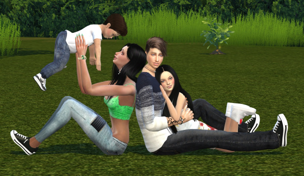 Sims 4 Family Portrait Posepack at Chaleara`s Sims 4 Poses. 