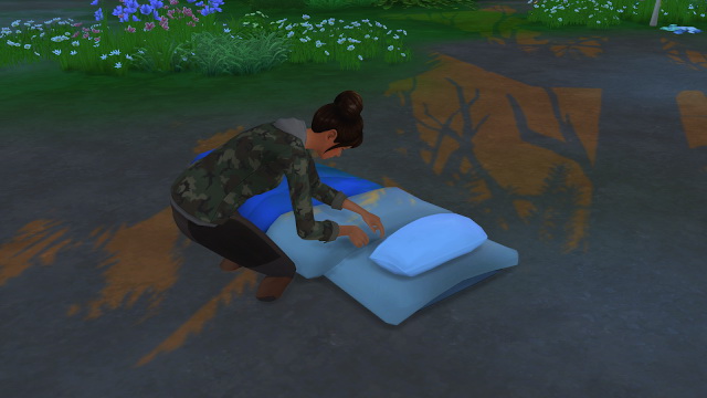Sims 4 Snug as a Slug functional Sleeping Bag at Pickypikachu