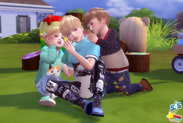 Sims 4 Siblings Pose at A luckyday