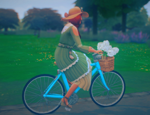 Sims 4 Bicycle with lilac in basket by Pocci at Garden Breeze Sims 4