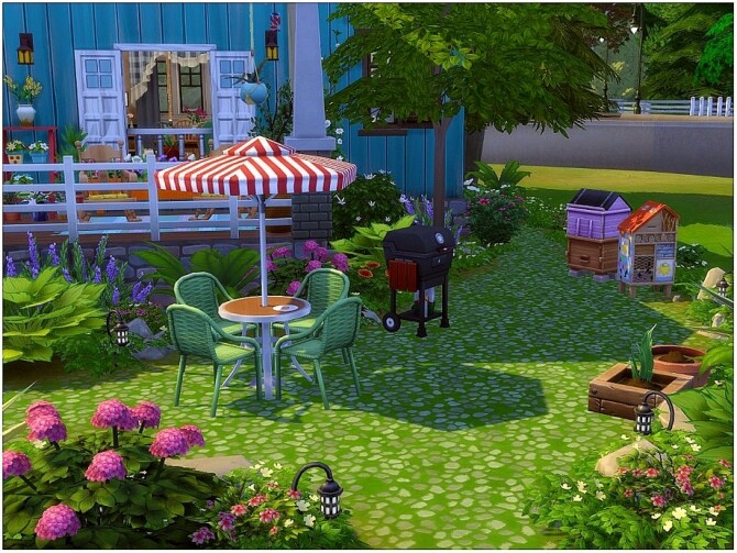 Sims 4 Garden Cottage by lotsbymanal at TSR
